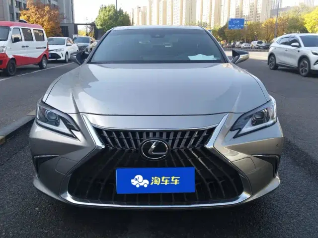 Lexus ES — Фото автомобиля 2