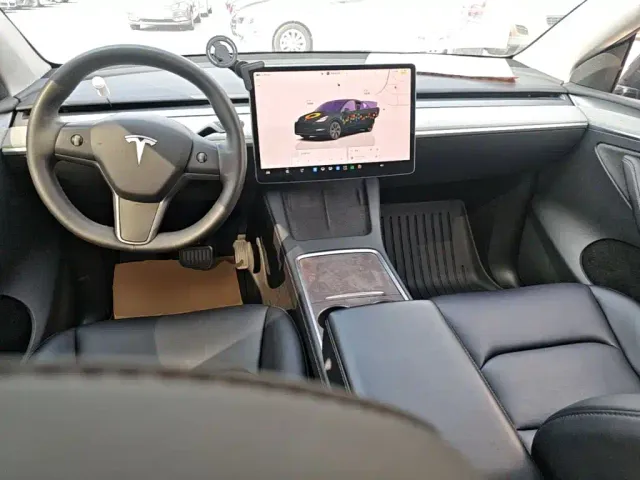 Tesla Model Y — Фото автомобиля 9
