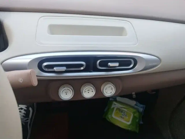 Wuling Motors Hongguang MINIEV 2025 4-Door Advanced — Фото автомобиля 9