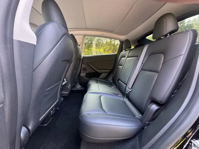Tesla Model Y — Фото автомобиля 10