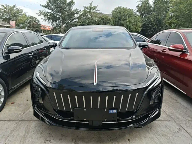Hongqi E-QM5 — Фото автомобиля 2