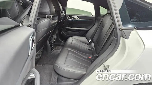 BMW i4 — Фото автомобиля 19