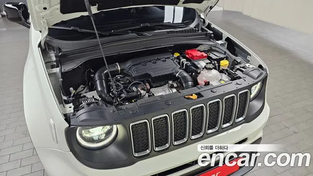 Jeep Renegade — Фото автомобиля 6