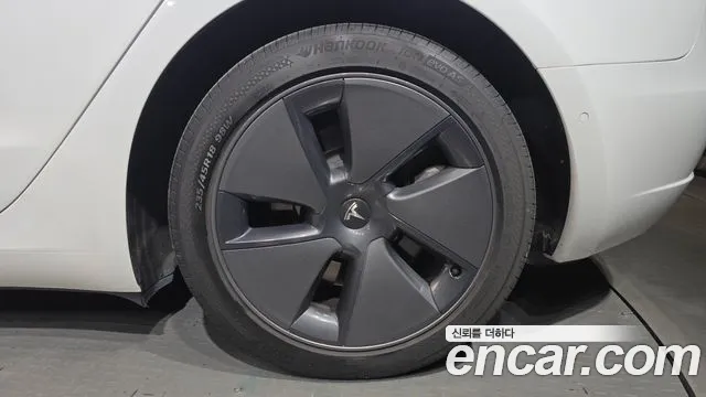 Tesla Model 3 — Фото автомобиля 20