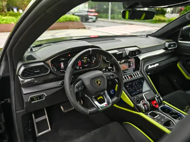Lamborghini Urus — Фото автомобиля 6