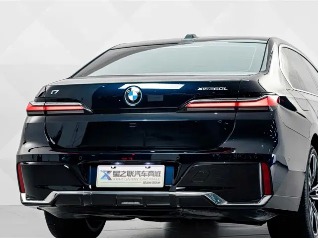 BMW i7 — Фото автомобиля 7
