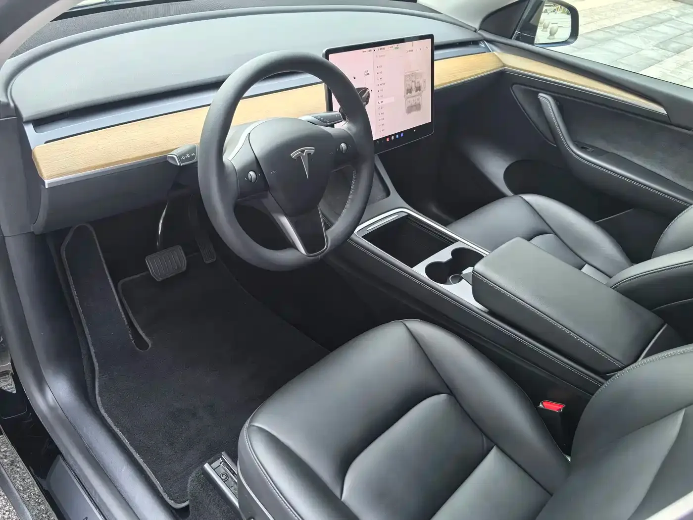 Tesla Model Y 2022 Rear-Wheel Drive Version — Фото автомобиля 20