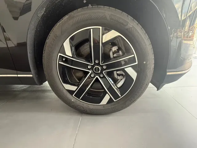 Volvo XC70 Plug-in Hybrid — Фото автомобиля 9