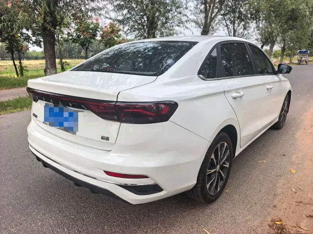 Geely Emgrand — Фото автомобиля 11
