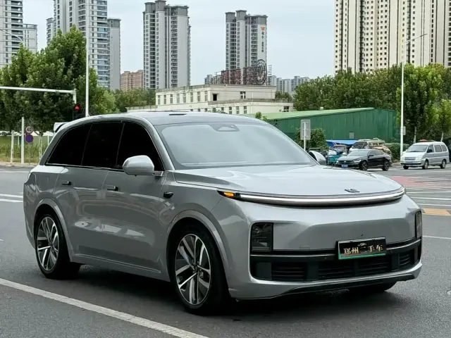 Li Auto L8 — Фото автомобиля 3