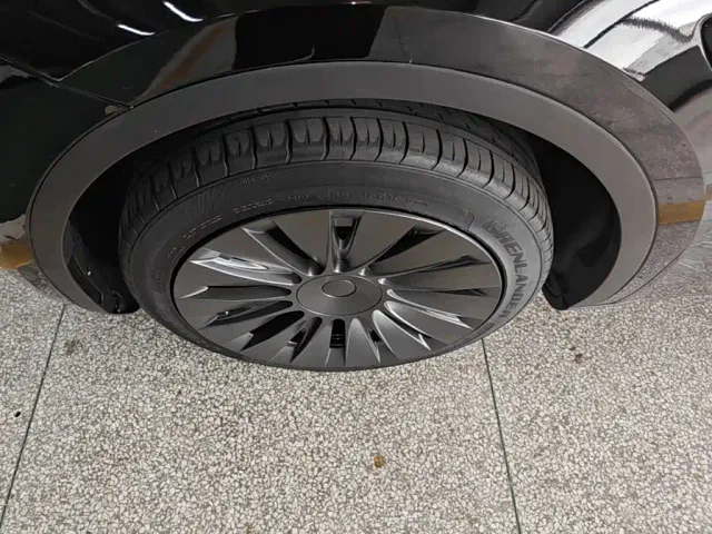 Tesla Model Y — Фото автомобиля 22