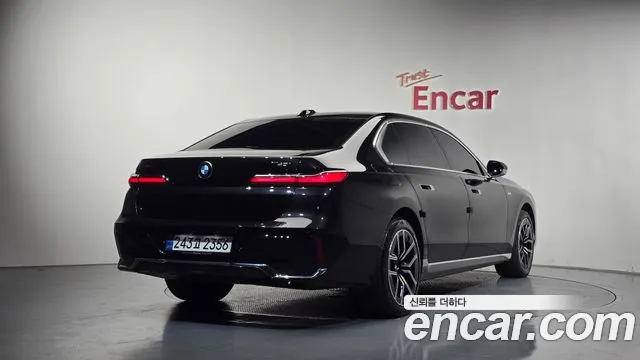 BMW 7-Series 7 серия (G70) 740i xDrive M Sport — Фото автомобиля 2