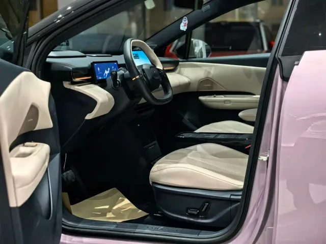 Lynk & Co Z20 — Фото автомобиля 7