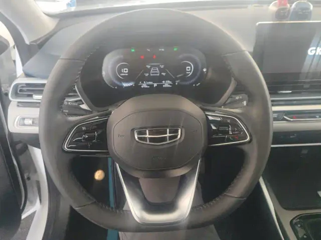 Geely Emgrand — Фото автомобиля 15