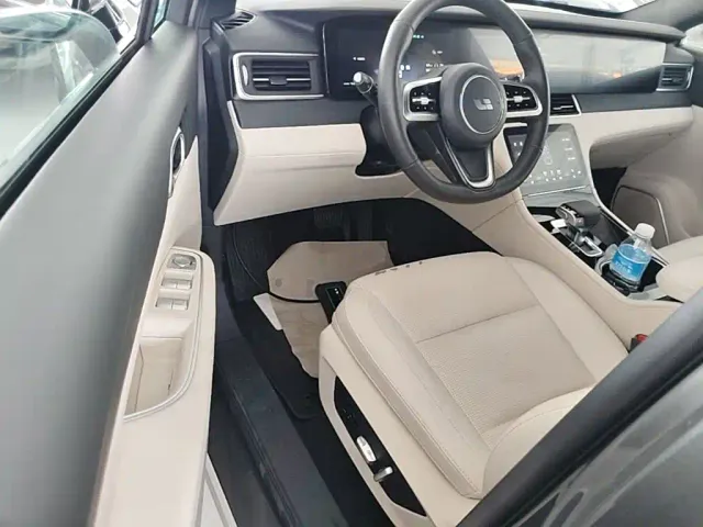 Li Auto ONE — Фото автомобиля 15