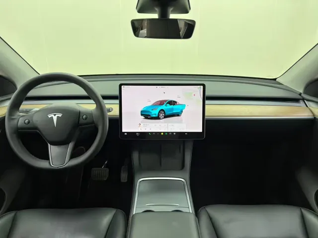 Tesla Model Y — Фото автомобиля 21