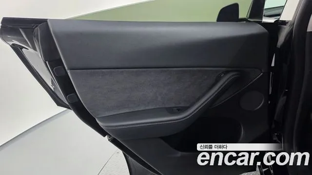 Tesla Model Y — Фото автомобиля 14