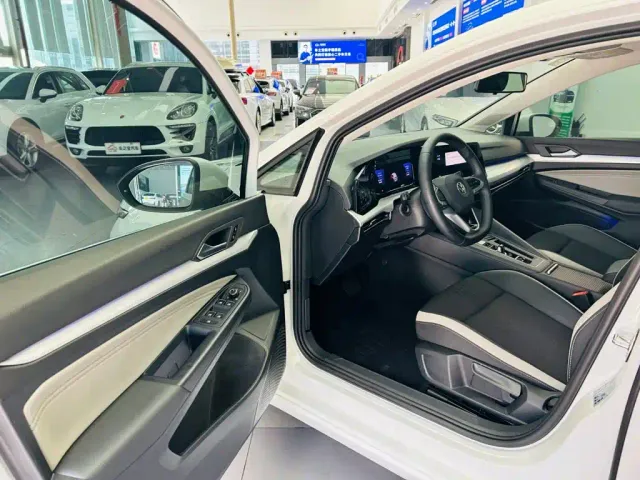 Volkswagen Golf — Фото автомобиля 19