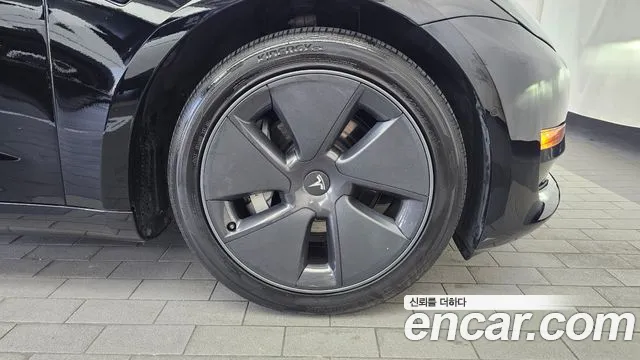 Tesla Model 3 — Фото автомобиля 6