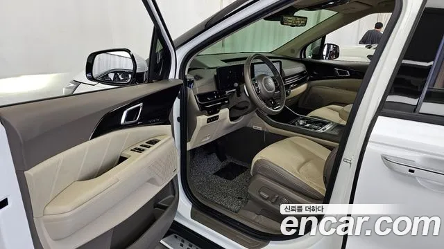Kia Carnival Generation 4 — Фото автомобиля 15