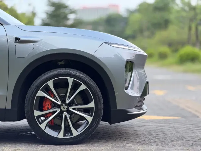 Nio ES8 — Фото автомобиля 19
