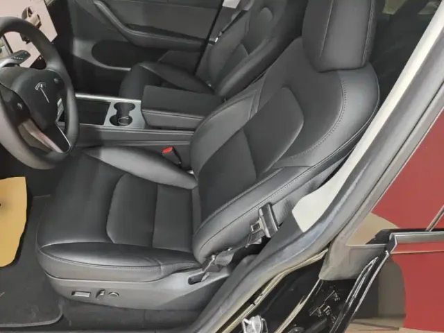 Tesla Model Y — Фото автомобиля 14