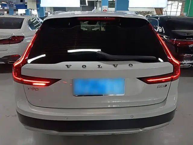 Volvo V90 — Фото автомобиля 5