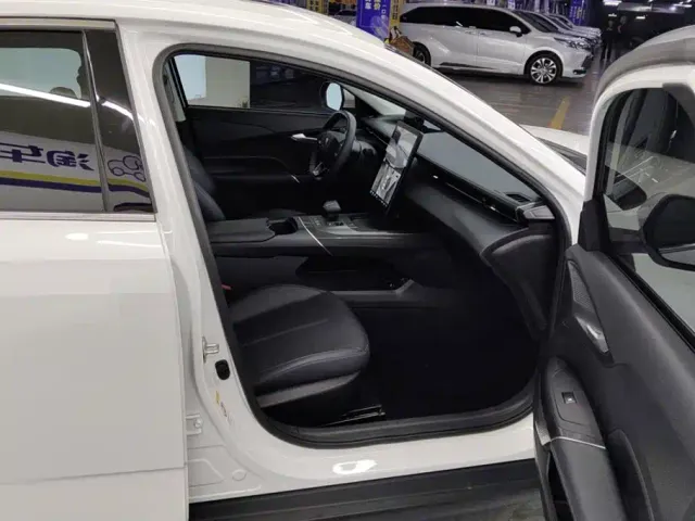 Changan Eado — Фото автомобиля 8