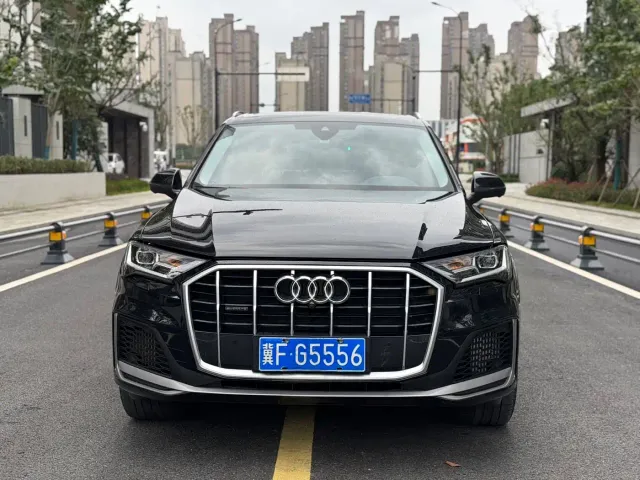 Audi Q7 — Фото автомобиля 2