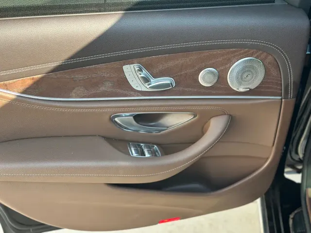 Mercedes-Benz E-Class — Фото автомобиля 8