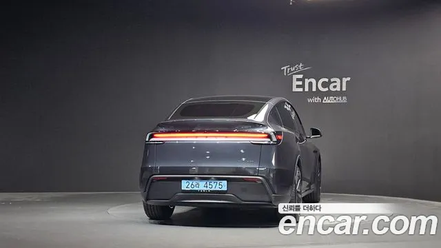 Tesla Model Y — Фото автомобиля 3