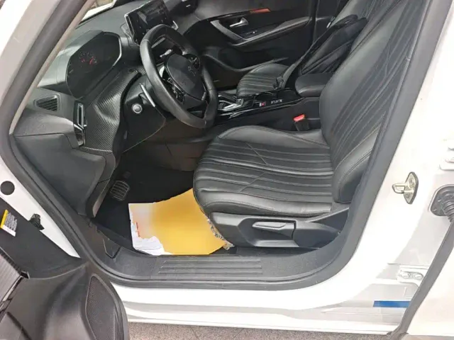 Peugeot 2008 — Фото автомобиля 14