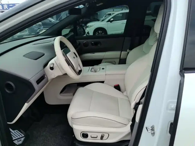 Li Auto i6 — Фото автомобиля 14
