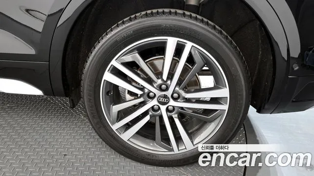 Audi Q5 45 TFSI quattro Premium — Фото автомобиля 16