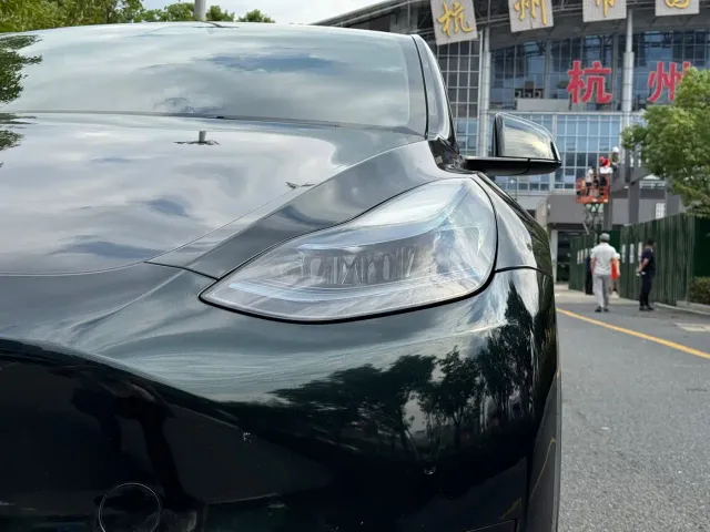 Tesla Model Y — Фото автомобиля 21