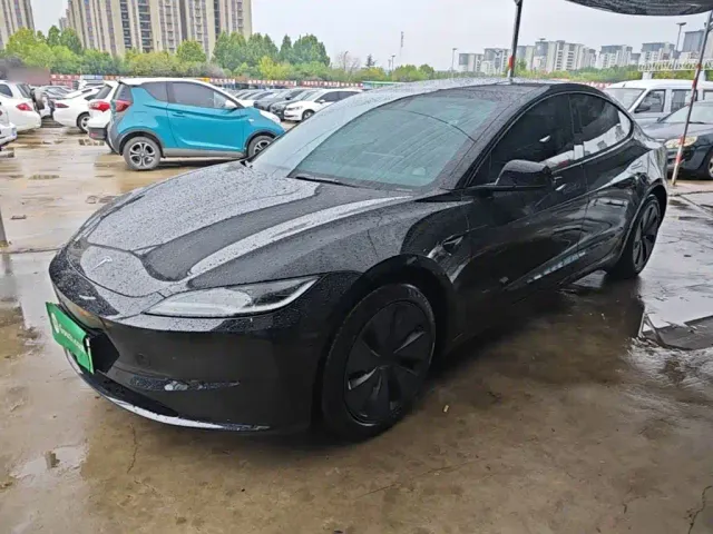 Фотография автомобиля — Tesla Model 3
