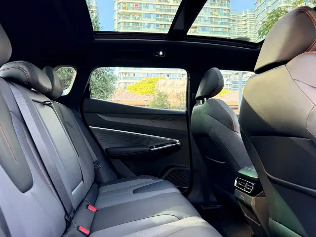 Geely Boyue — Фото автомобиля 12