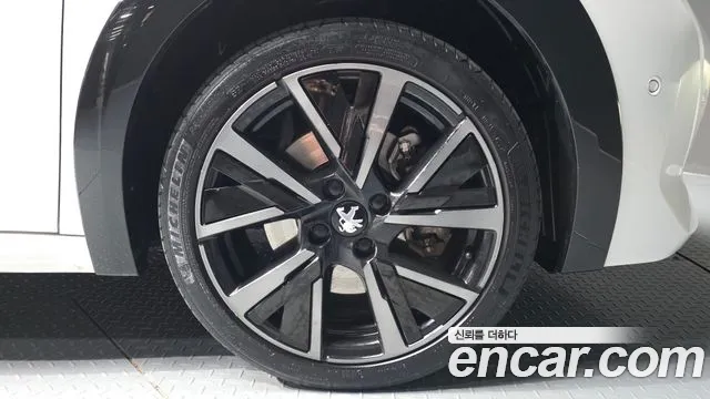 Peugeot 208 — Фото автомобиля 21