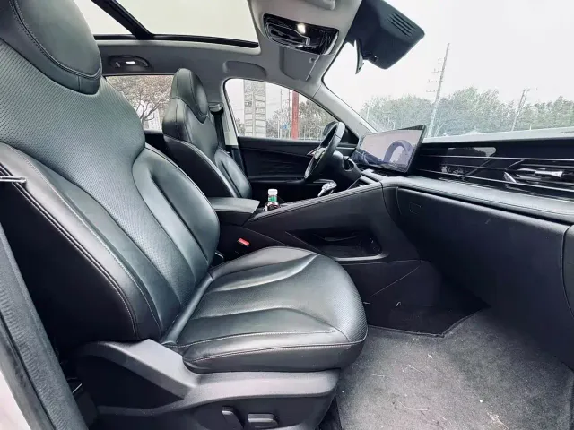 Roewe RX5 — Фото автомобиля 14