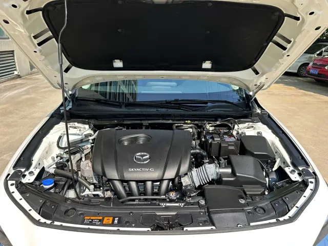 Mazda Axela — Фото автомобиля 10