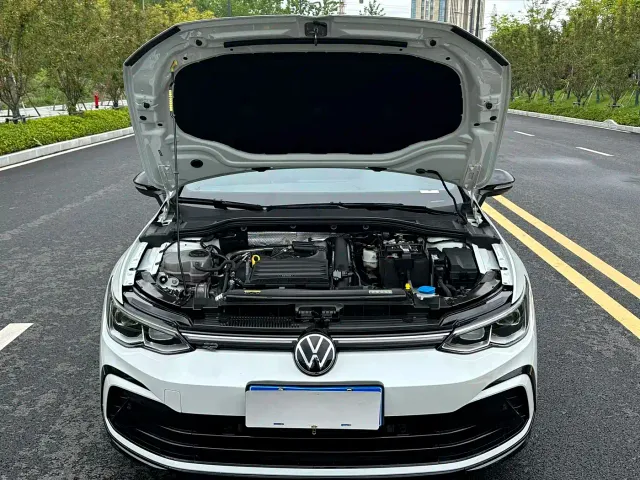 Volkswagen Golf — Фото автомобиля 12