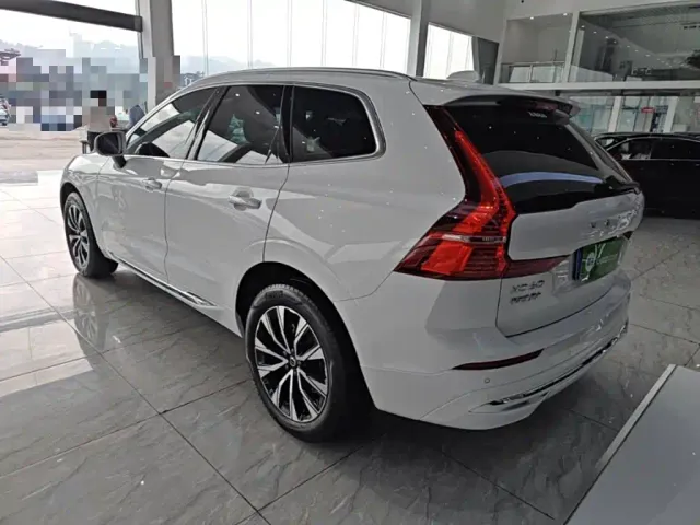 Volvo XC60 — Фото автомобиля 4