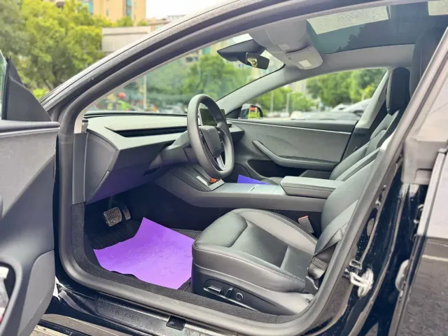 Tesla Model 3 — Фото автомобиля 6