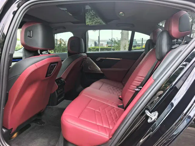 BMW 5 Series — Фото автомобиля 14