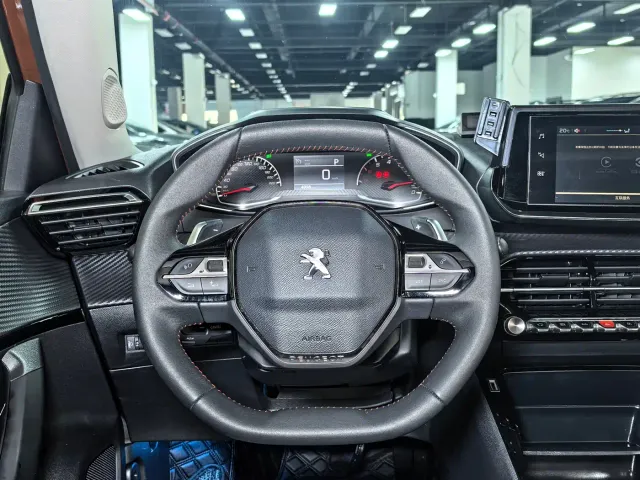 Peugeot 2008 — Фото автомобиля 11