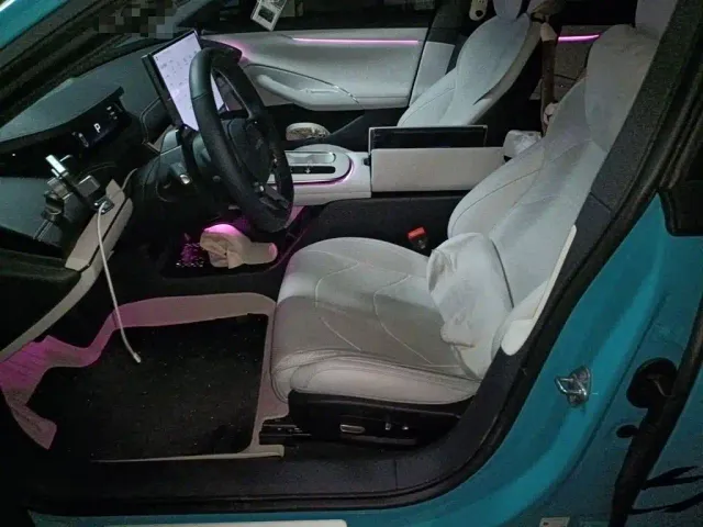 Xiaomi SU7 — Фото автомобиля 16