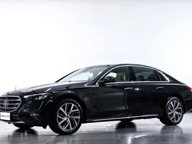 Фотография автомобиля — Mercedes-Benz E-Class