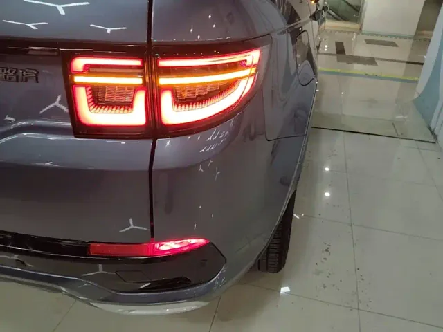 Land Rover Discovery Sport — Фото автомобиля 7