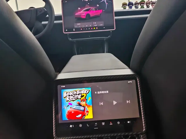 Tesla Model Y — Фото автомобиля 13