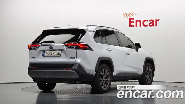 Фотография автомобиля — Toyota RAV4 Generation 5